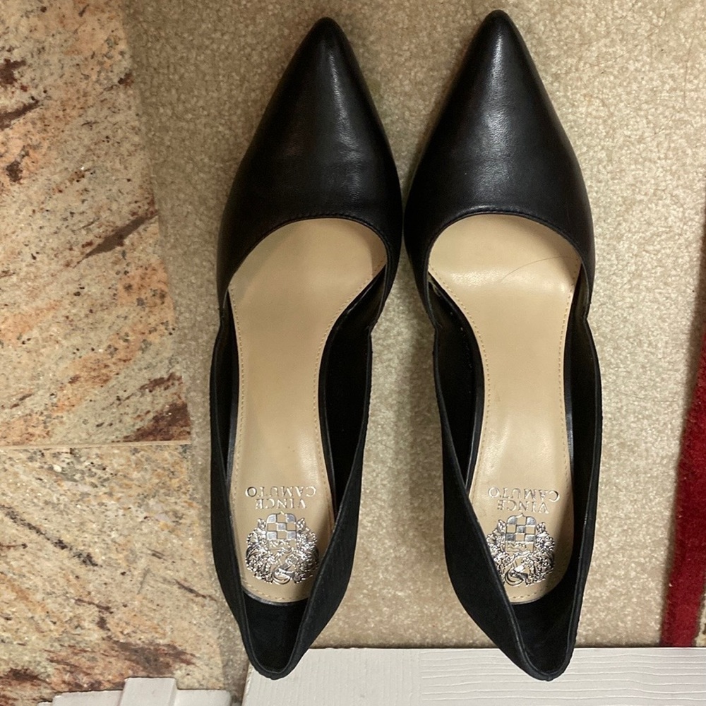 Vince Camuto Black pointed toe heel